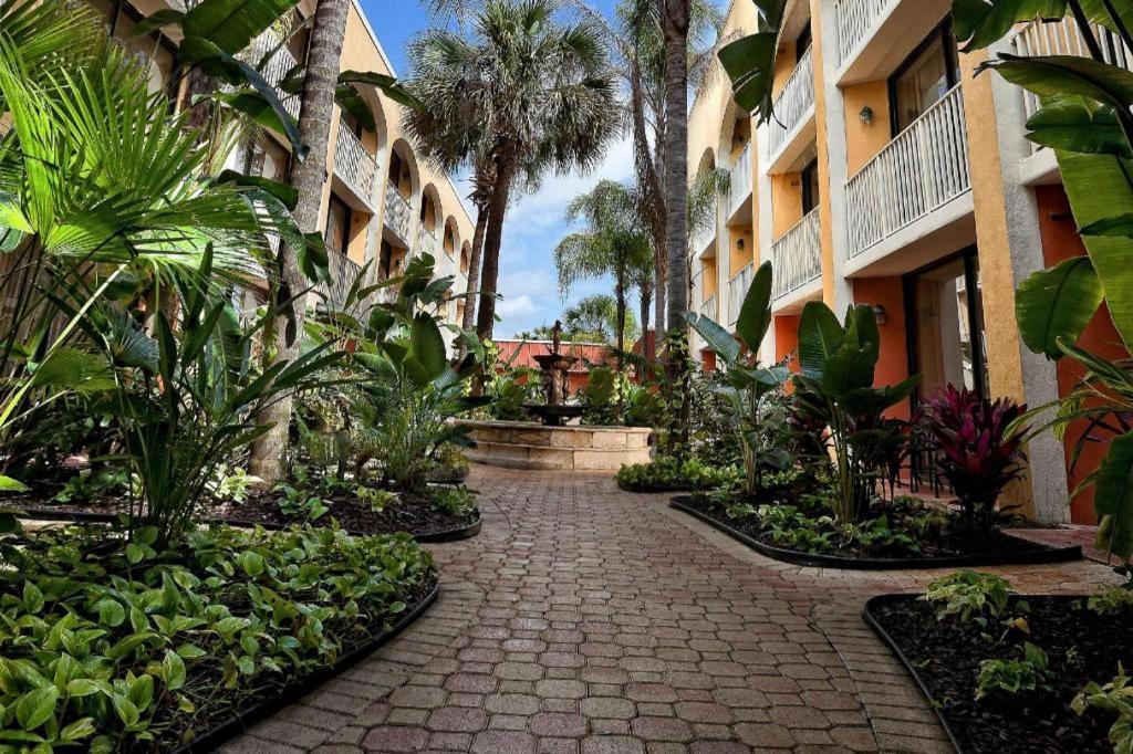 Westgate Towers Hotel Four Corners Exterior photo